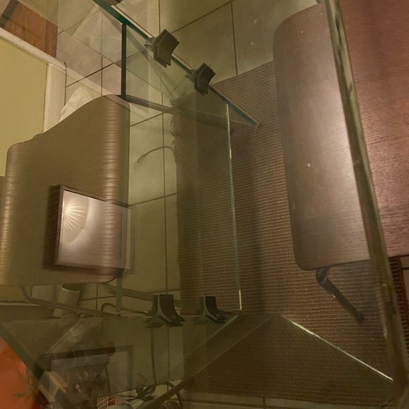 Perfect condition glass kitchen table - Picture 4 of 5